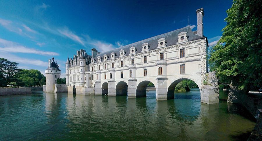 Château de Chenonceau spanning the river Cher